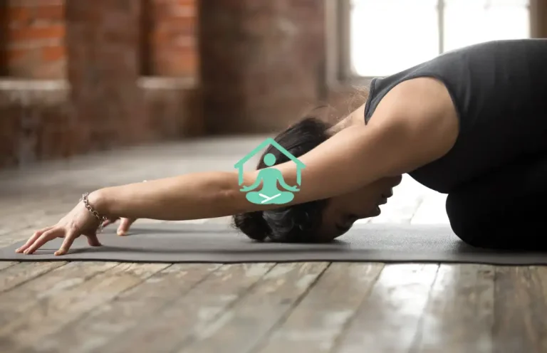 هاتا یوگا چیست و چه فوایدی دارد؟ آشنایی کامل با حرکات و فلسفه هاتایوگا برای همه سنین