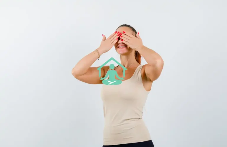 بهترین حرکات یوگا برای تقویت و سلامت چشم‌ها | آیا یوگا چشم می‌تواند بینایی را بهبود ببخشد؟