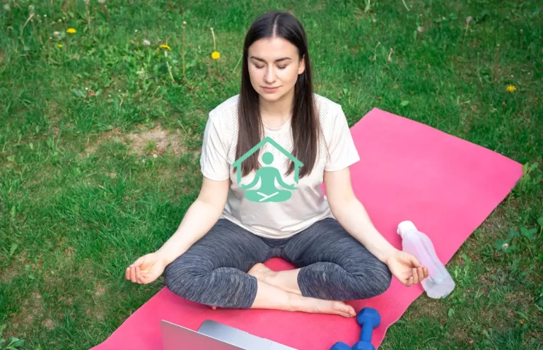 کدام سبک یوگا برای مبتدیان مناسب‌تر است؟ معرفی و مقایسه انواع یوگا برای شروع تمرین