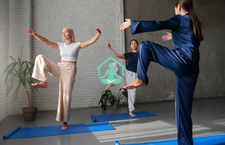 چگونه حرکات پیشرفته یوگا را اصولی یاد بگیریم؟ آموزش، فواید و نکات مهم برای حرفه‌ای شدن